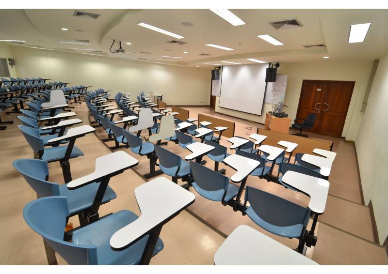 Audit d'éclairage pour rénover des salles de facultés à Lyon