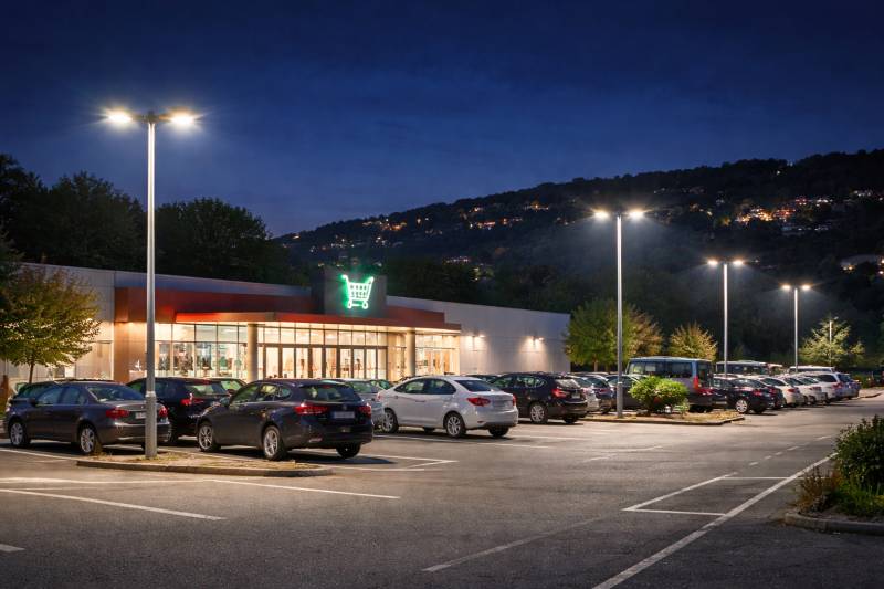 Installation d'éclairage LED pour un parking de supermarché à Villeurbanne avec Prime CEE